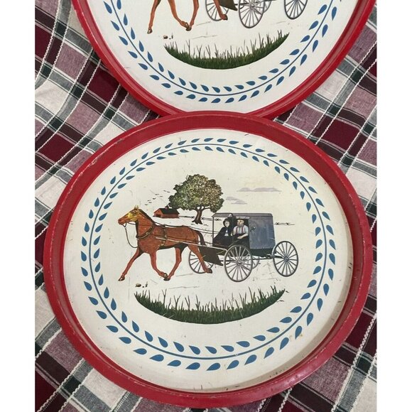 2 Vintage Tin Serving Trays With Amish Horse & Buggy Design Pennsylvania Dutch - Picture 3 of 11